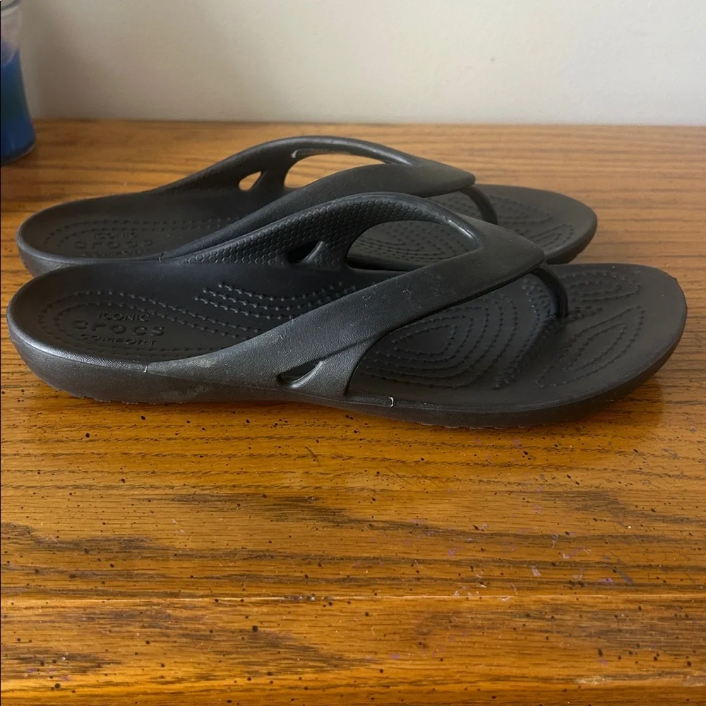 CROCS Flip Flops - Picture 3 of 4